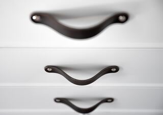 Hardware and Finishes option for Accessible Cabinetry