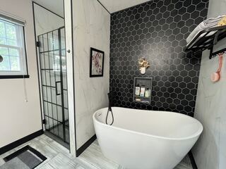 Havenside Bathroom Remodeling project example 4 in a bathroom