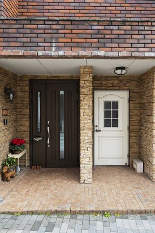 Havenside Exterior and Storm Door Installation project example 3 in an exterior and curb