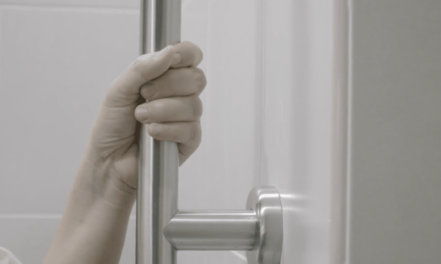 Benefits of installing grab bars in the home